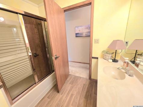 925 Briarstone Drive Mason City IA 50401