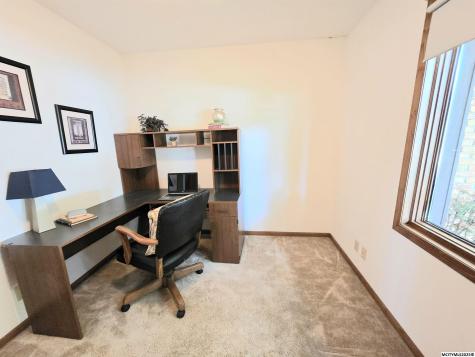 925 Briarstone Drive Mason City IA 50401