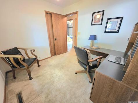 925 Briarstone Drive Mason City IA 50401