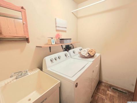 925 Briarstone Drive Mason City IA 50401