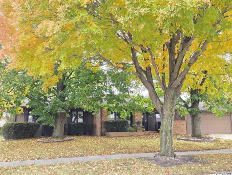 925 Briarstone Drive Mason City IA 50401