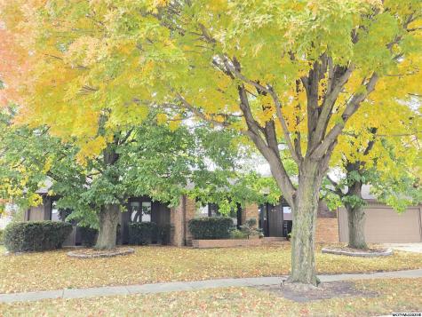 925 Briarstone Drive Mason City IA 50401