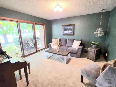 925 Briarstone Drive Mason City IA 50401