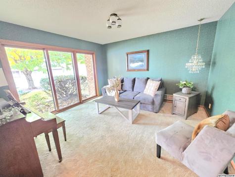 925 Briarstone Drive Mason City IA 50401