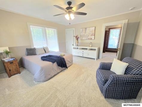 213 10th Street NW Mason City IA 50401