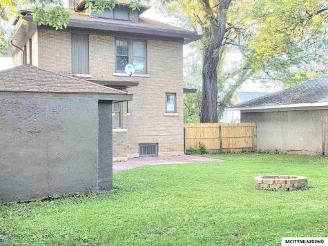 213 10th Street NW Mason City IA 50401