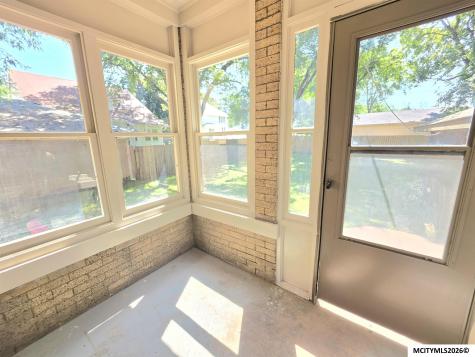 213 10th Street NW Mason City IA 50401