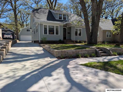 1017 1st NW Mason City IA 50401