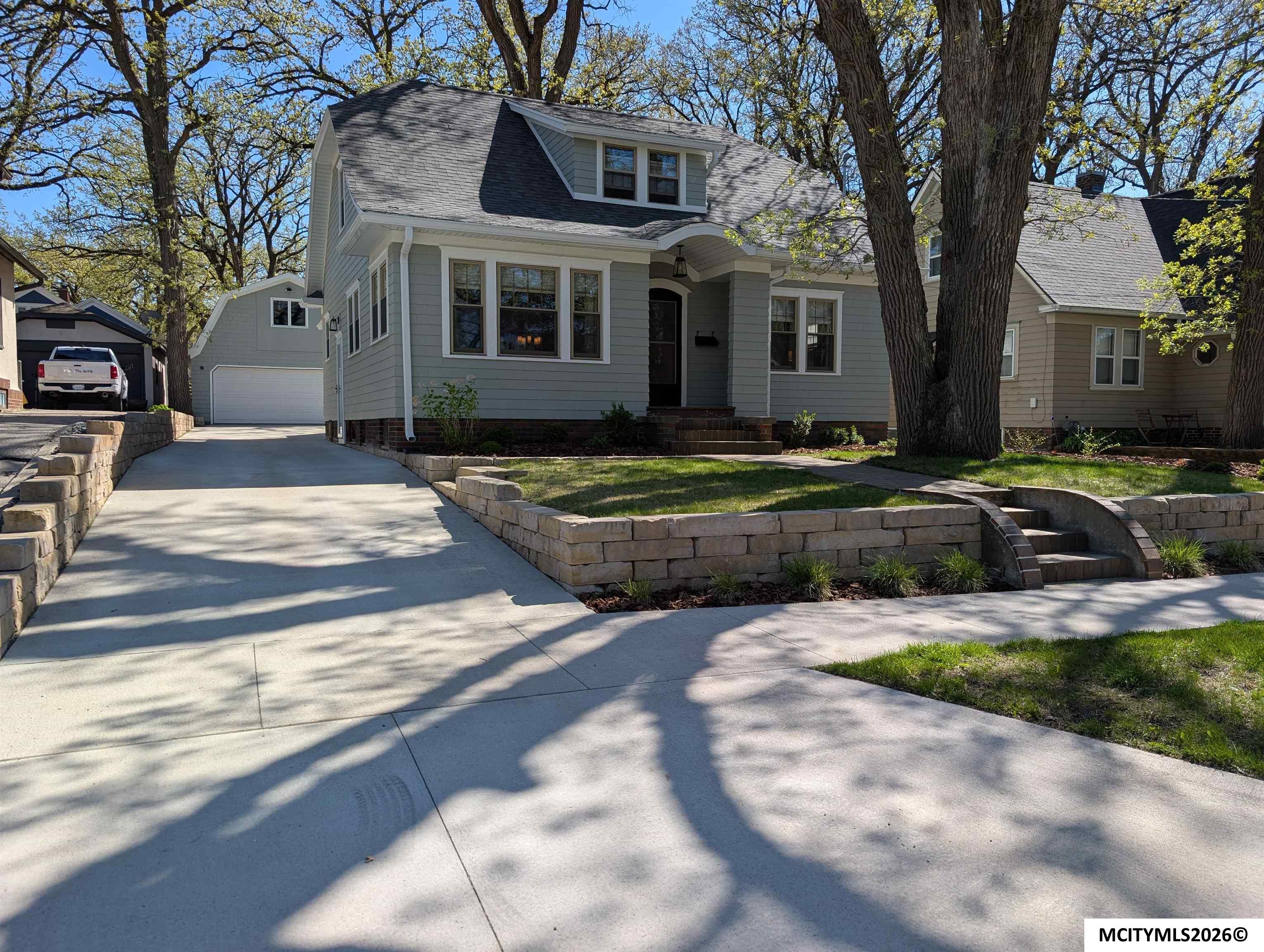1017 1st NW Mason City IA 50401
