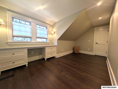 1017 1st NW Mason City IA 50401