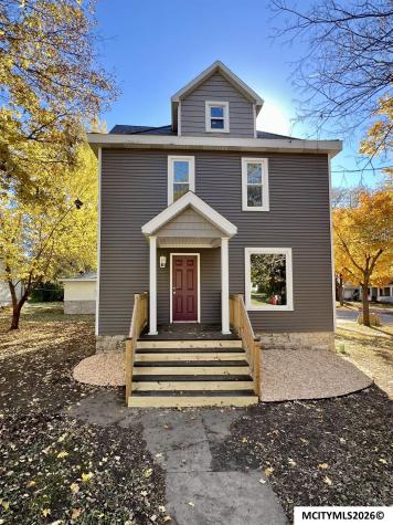 325 NW 1st Street Mason City IA 50401