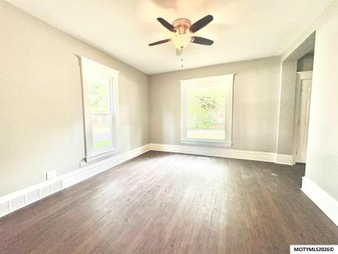 325 NW 1st Street Mason City IA 50401