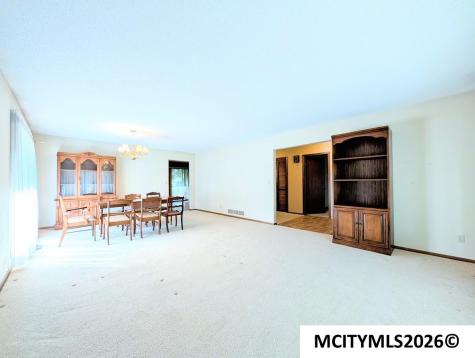 2 Quarry Road Mason City IA 50401