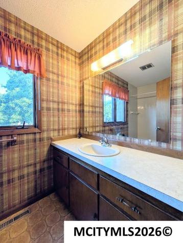2 Quarry Road Mason City IA 50401