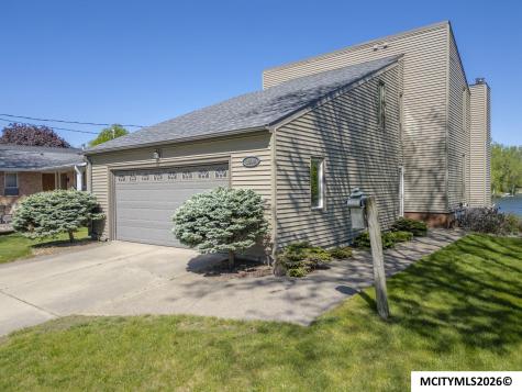 1814 Springview Drive Mason City IA 50401