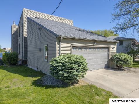 1814 Springview Drive Mason City IA 50401
