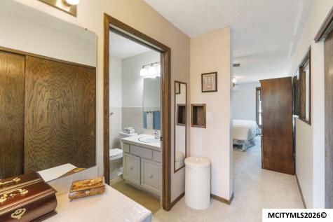 1814 Springview Drive Mason City IA 50401