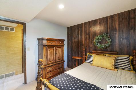 1814 Springview Drive Mason City IA 50401