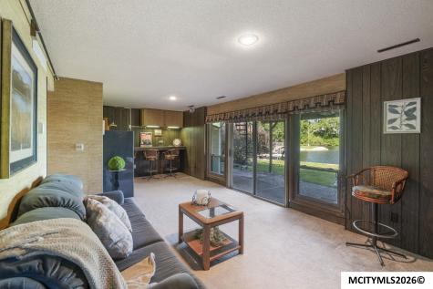 1814 Springview Drive Mason City IA 50401