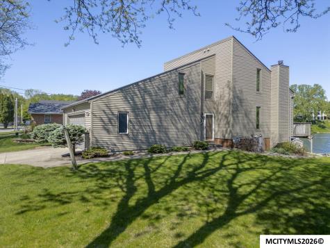 1814 Springview Drive Mason City IA 50401