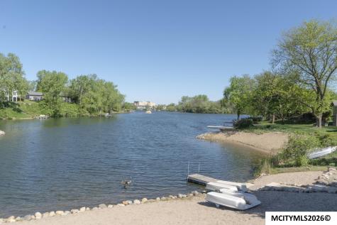 1814 Springview Drive Mason City IA 50401