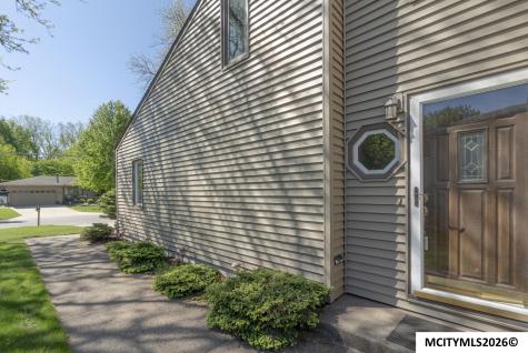 1814 Springview Drive Mason City IA 50401