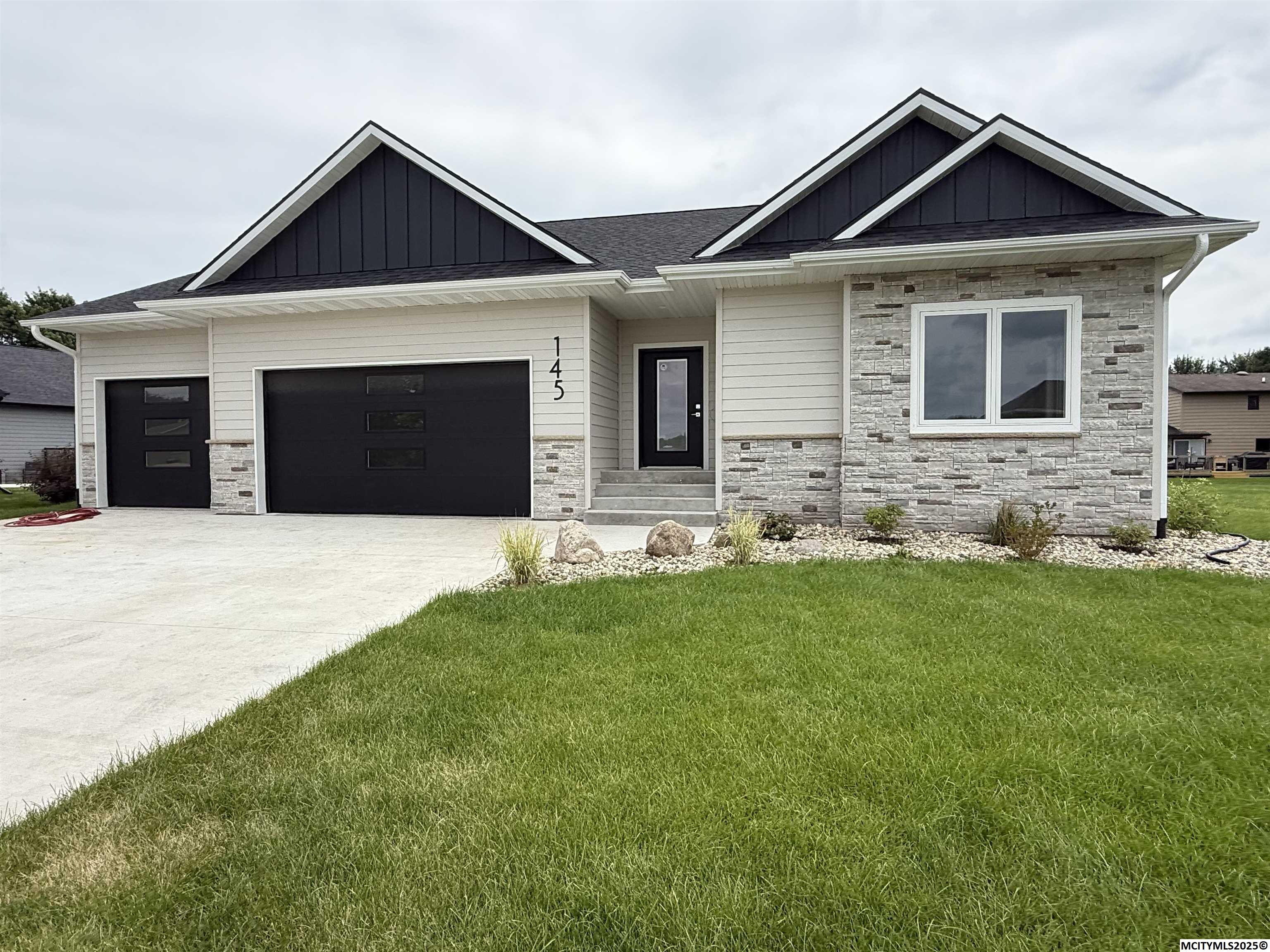 145 Boulder Mason City IA 50401