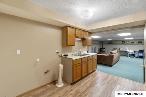 2037 12th NE Mason City IA 50401