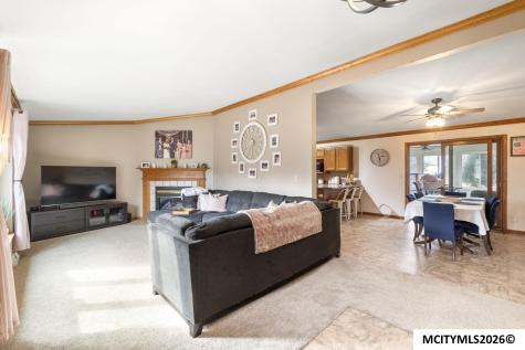 2037 12th NE Mason City IA 50401