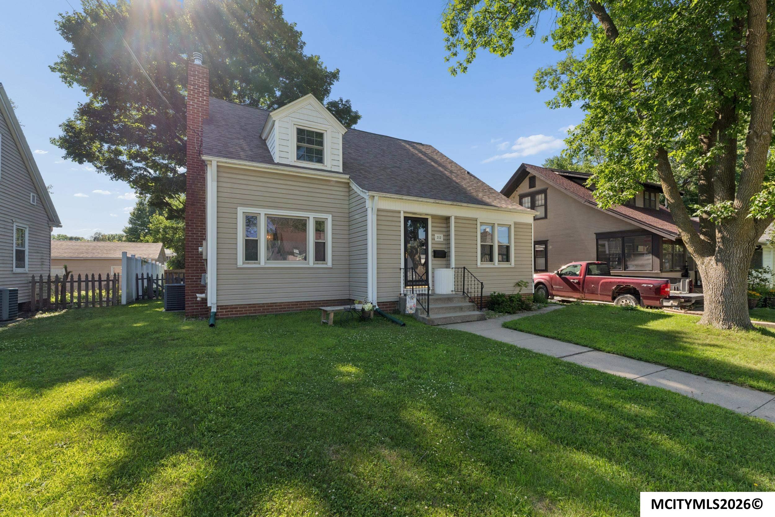 212 S Vermont Mason City IA 50401