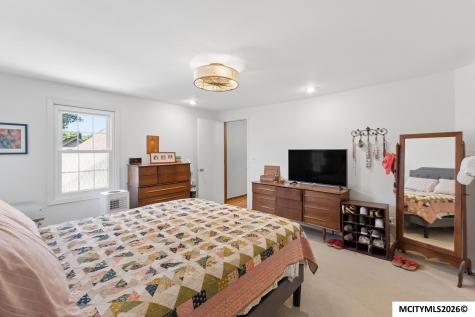 212 S Vermont Mason City IA 50401