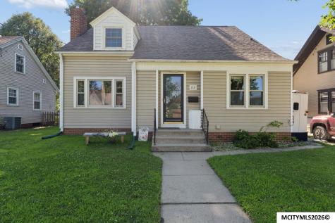 212 S Vermont Mason City IA 50401