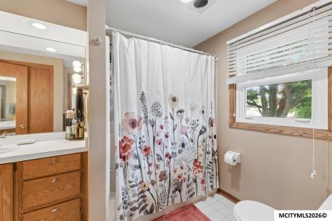 212 S Vermont Mason City IA 50401