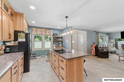 212 S Vermont Mason City IA 50401