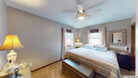 1044 Maple Drive Mason City IA 50401