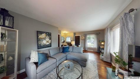 1044 Maple Drive Mason City IA 50401