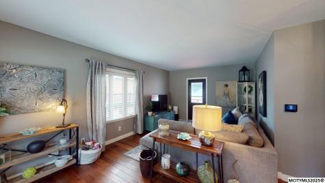 1044 Maple Drive Mason City IA 50401