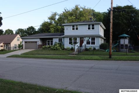 621 10th NE Mason City IA 50401