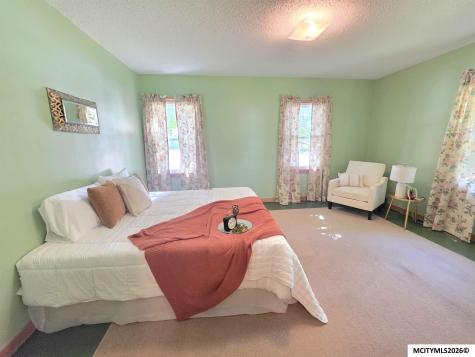 954 6th Place SE Mason City IA 50401