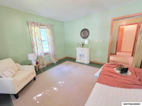954 6th Place SE Mason City IA 50401