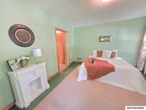 954 6th Place SE Mason City IA 50401