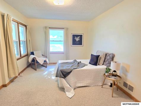 954 6th Place SE Mason City IA 50401