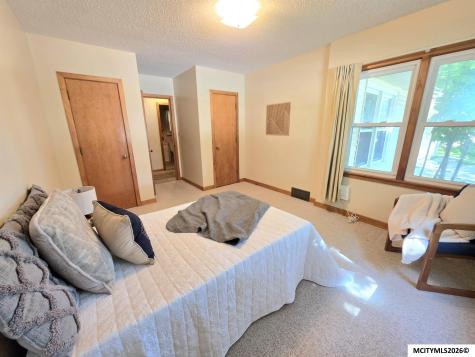 954 6th Place SE Mason City IA 50401