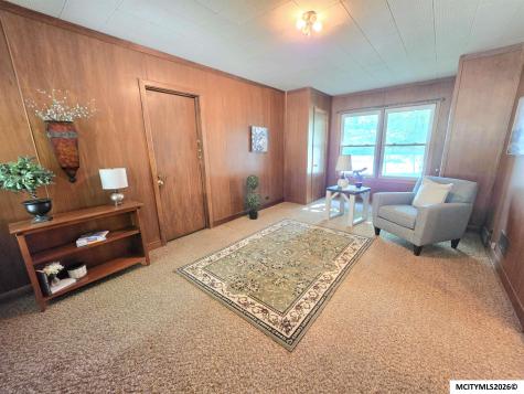 954 6th Place SE Mason City IA 50401