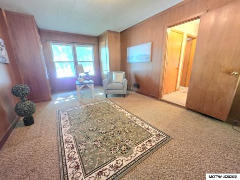 954 6th Place SE Mason City IA 50401