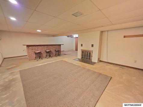 954 6th Place SE Mason City IA 50401