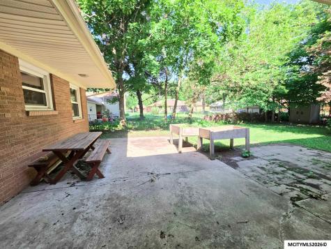 954 6th Place SE Mason City IA 50401