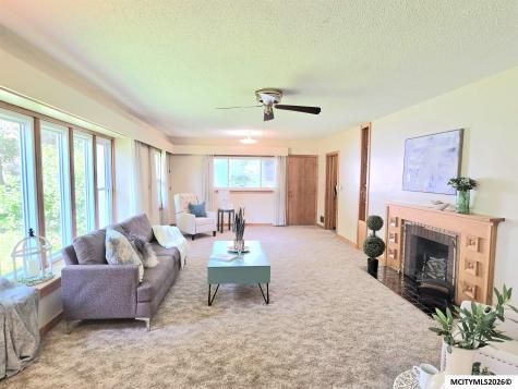 954 6th Place SE Mason City IA 50401