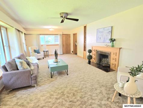 954 6th Place SE Mason City IA 50401