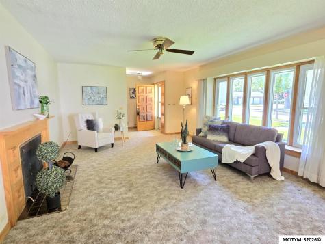 954 6th Place SE Mason City IA 50401